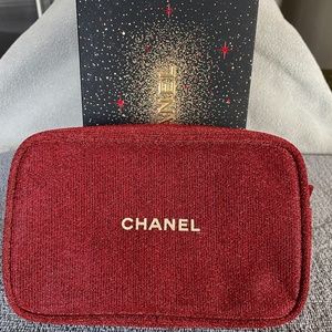 Chanel cosmetic bag red with box